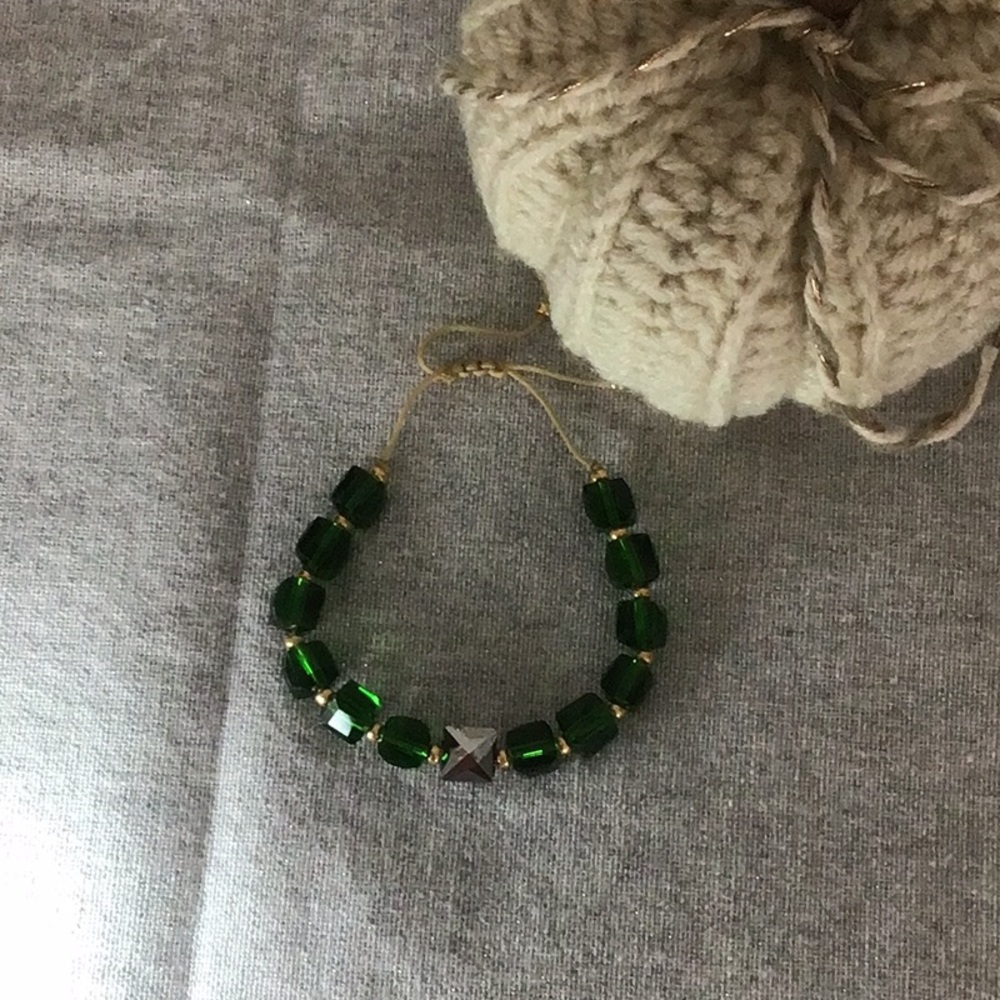 Elegant Green Beaded Bracelet